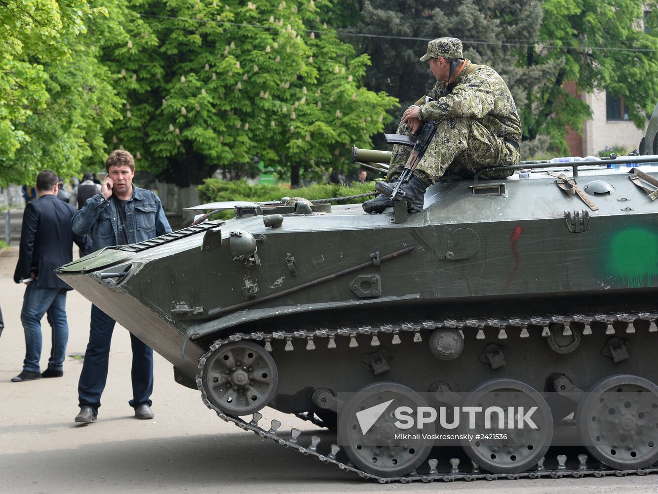 Ukrainian troops launch assault on Slavyansk