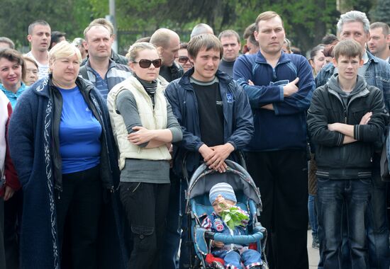 Ukrainian troops launch assault on Slavyansk