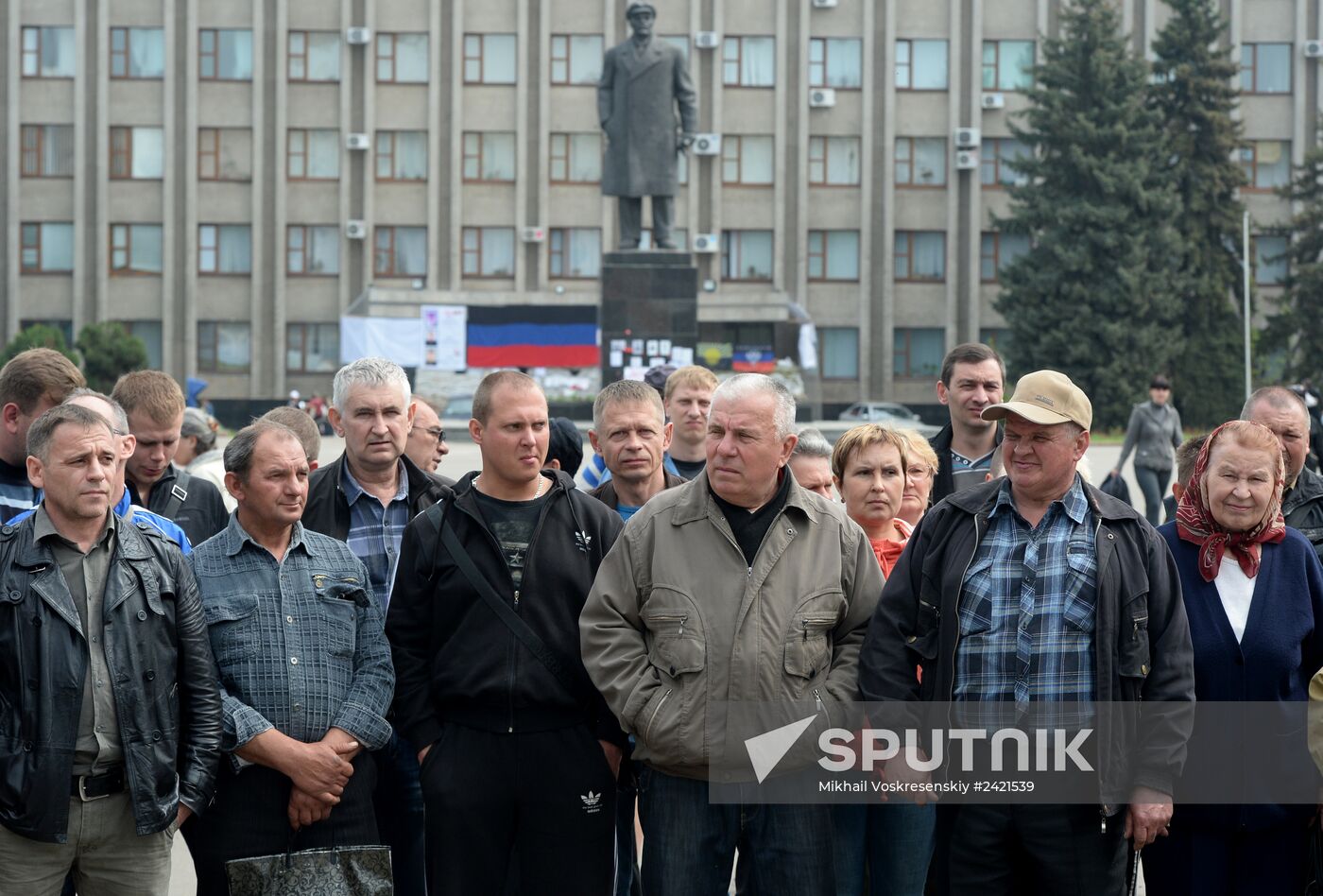 Ukrainian troops launch assault on Slavyansk