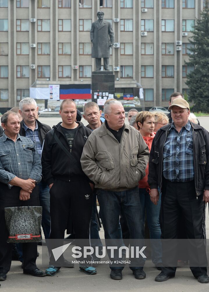 Ukrainian troops launch assault on Slavyansk