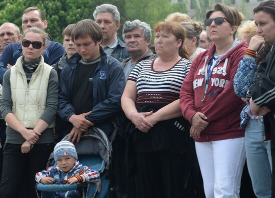 Ukrainian troops launch assault on Slavyansk