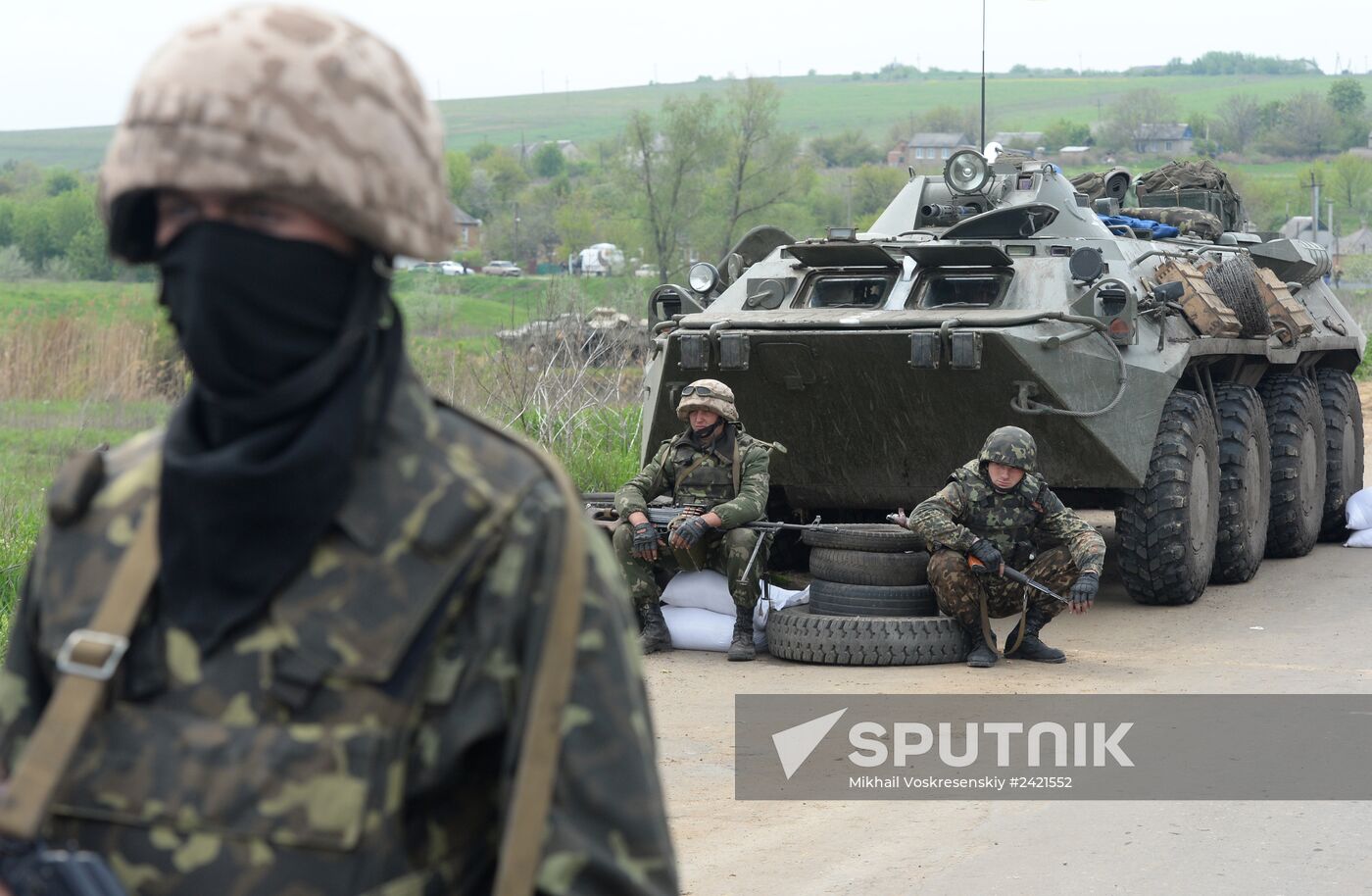 Ukrainian troops launch assault on Slavyansk