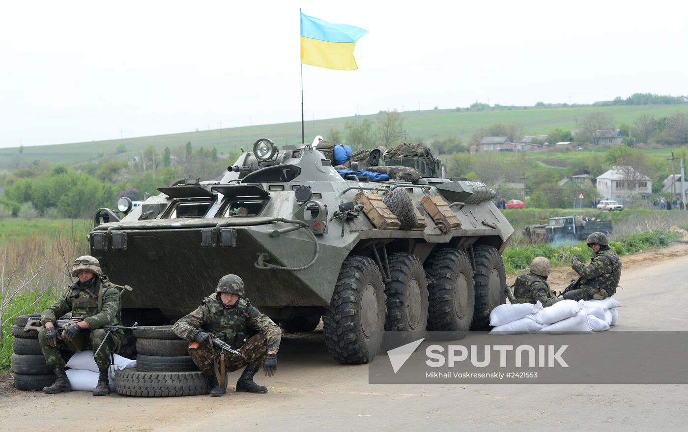 Ukrainian troops launch assault on Slavyansk