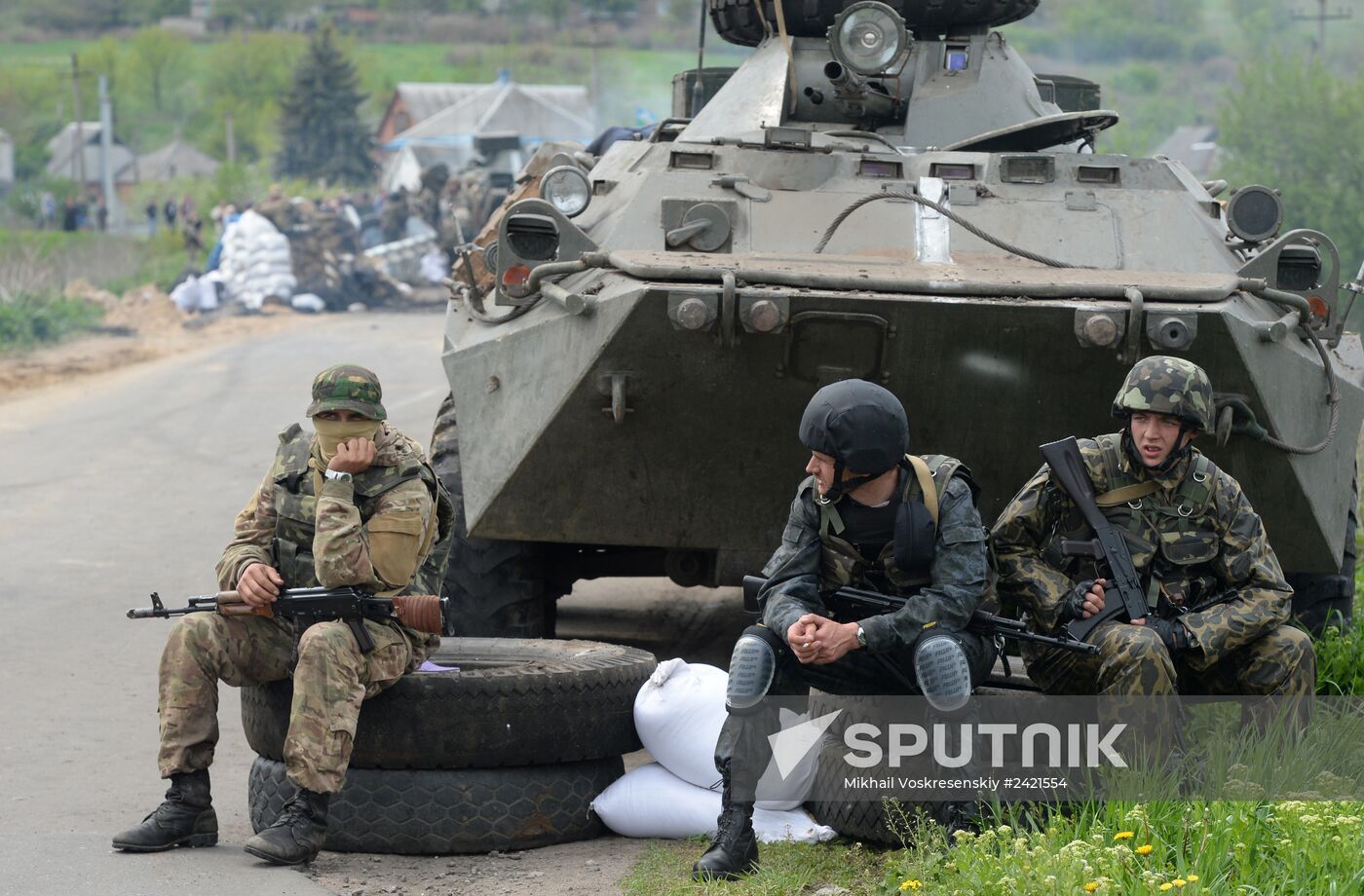 Ukrainian troops launch assault on Slavyansk