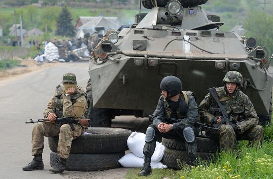 Ukrainian troops launch assault on Slavyansk