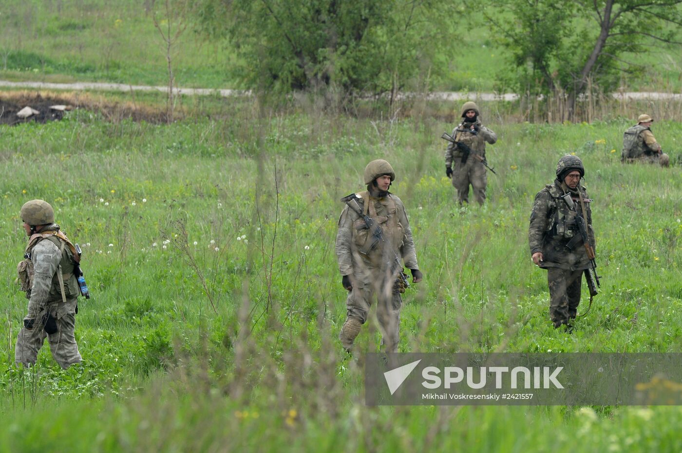 Ukrainian troops launch assault on Slavyansk