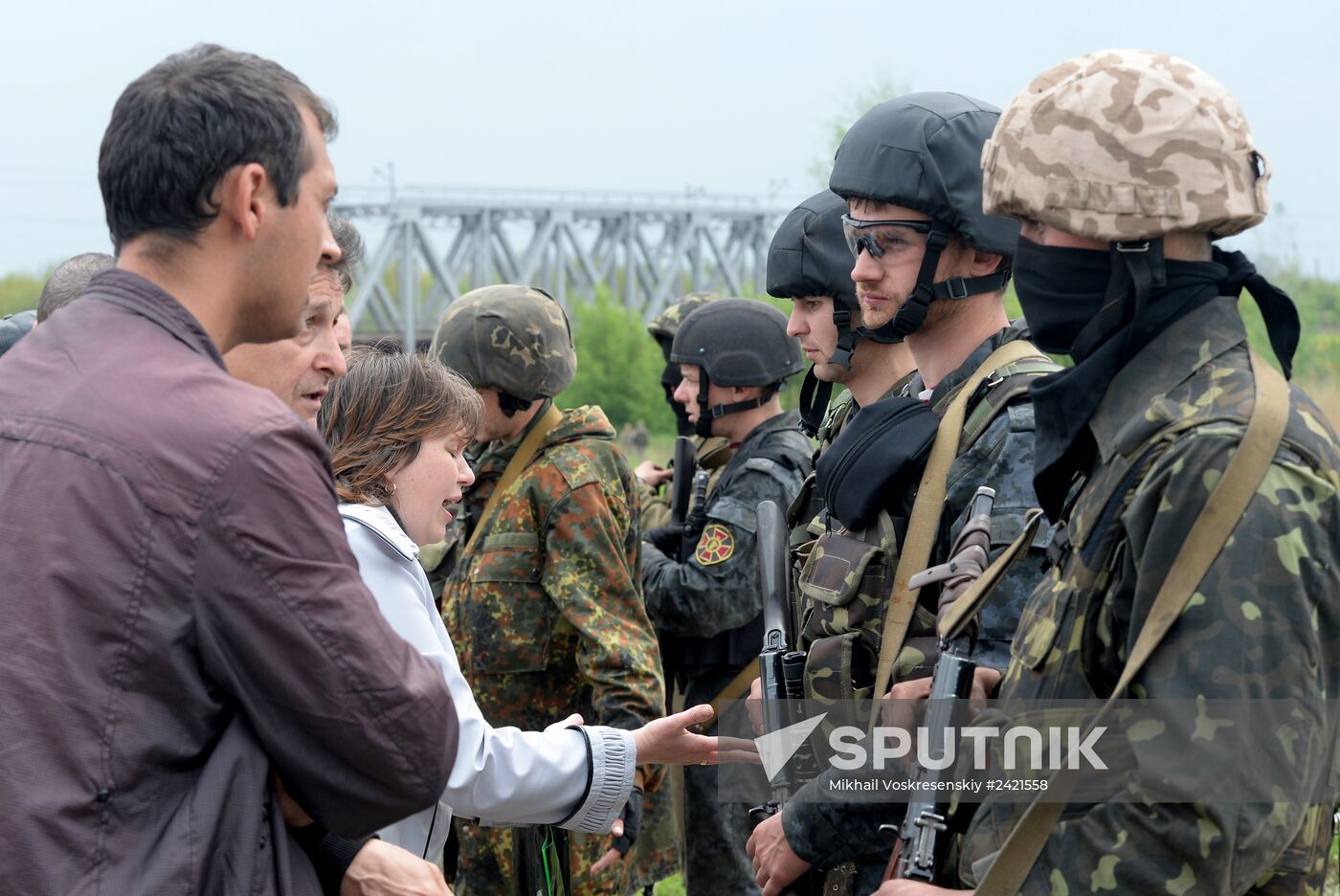 Ukrainian troops launch assault on Slavyansk