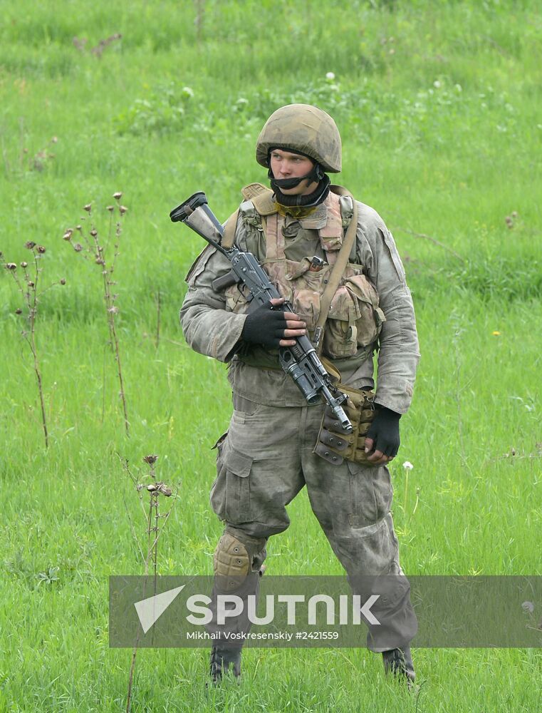 Ukrainian troops launch assault on Slavyansk
