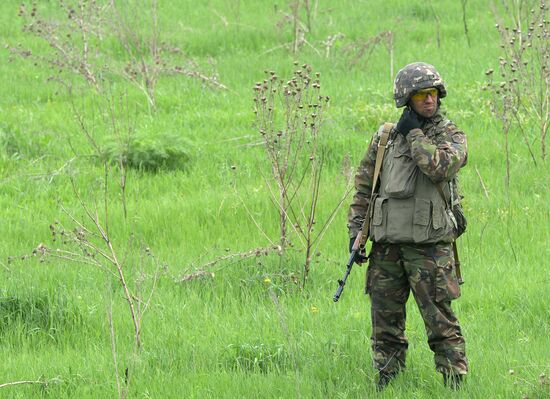 Ukrainian troops launch assault on Slavyansk