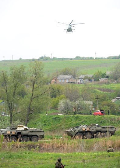 Ukrainian troops launch assault on Slavyansk