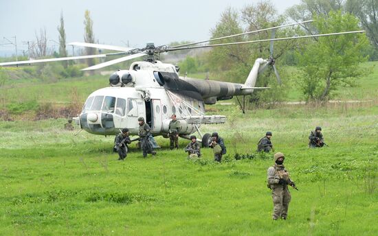 Ukrainian troops launch assault on Slavyansk