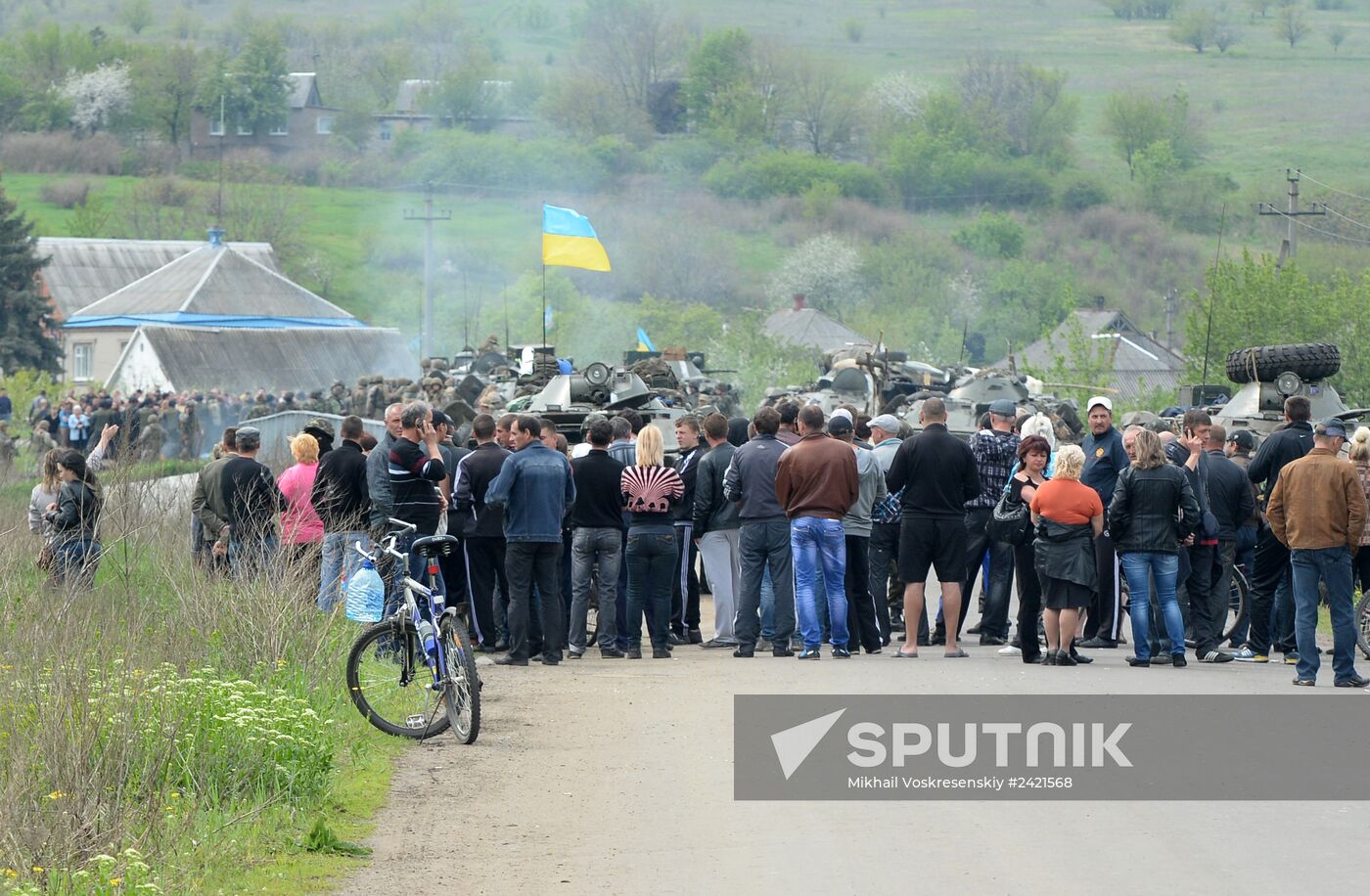 Ukrainian troops launch assault on Slavyansk