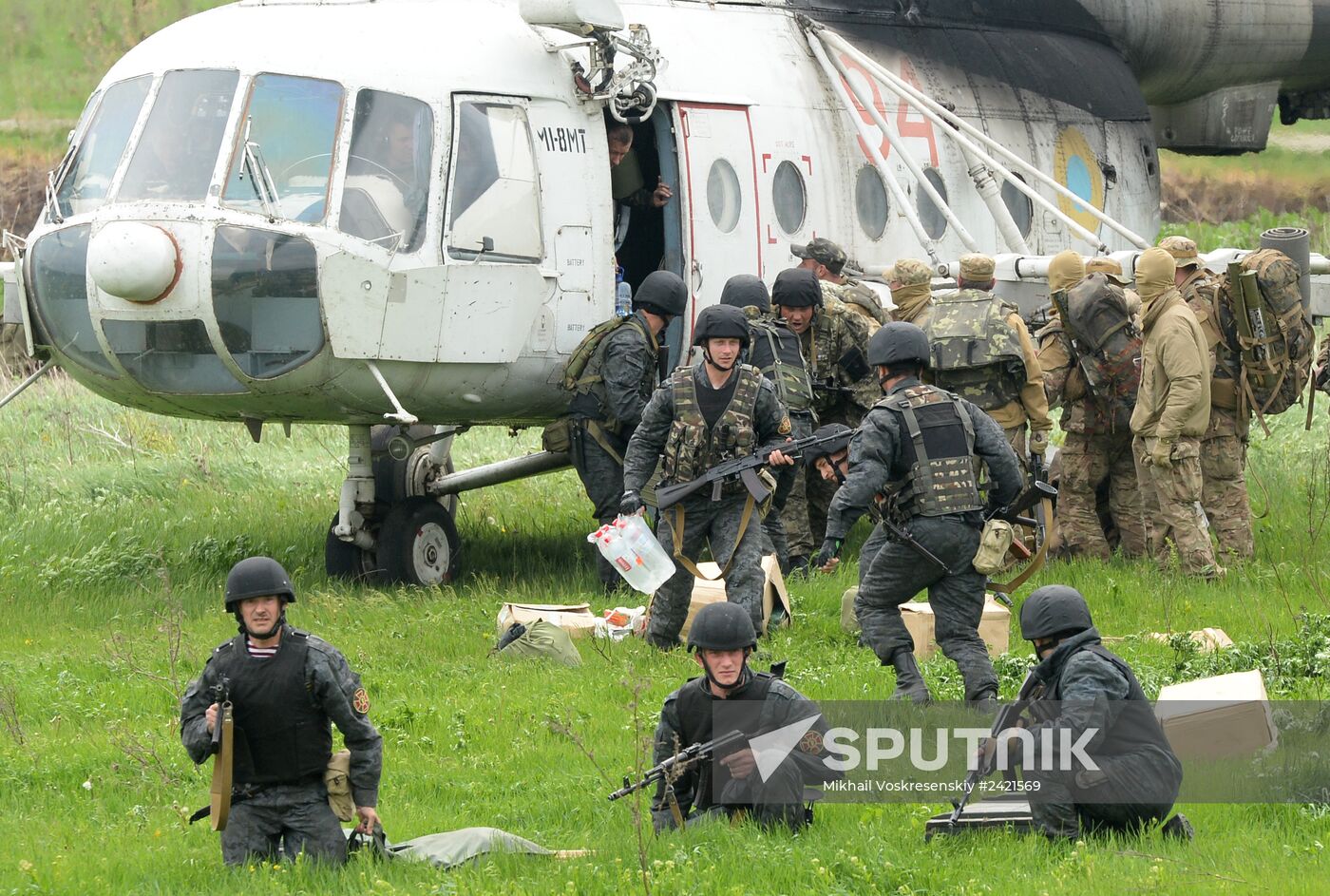 Ukrainian troops launch assault on Slavyansk