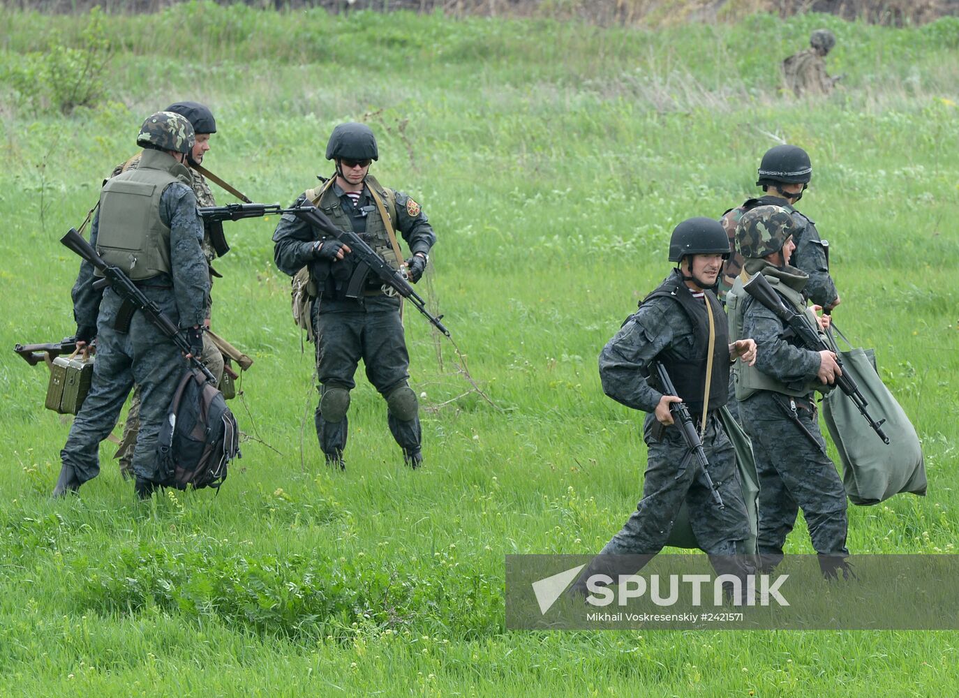 Ukrainian troops launch assault on Slavyansk