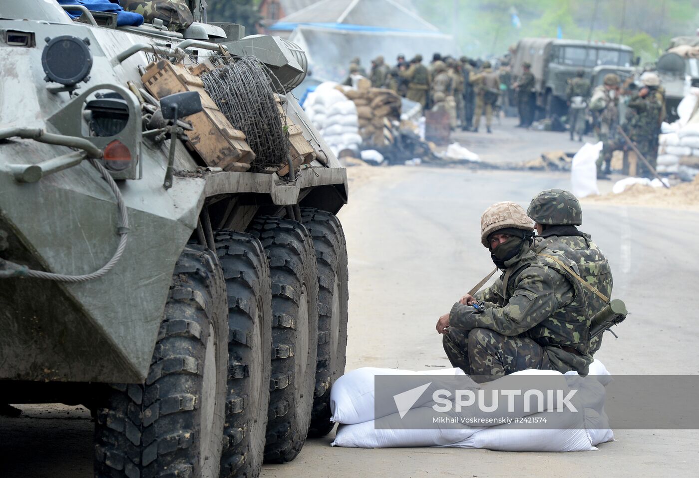 Ukrainian troops launch assault on Slavyansk