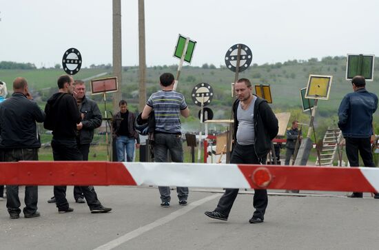 Ukrainian troops launch assault on Slavyansk