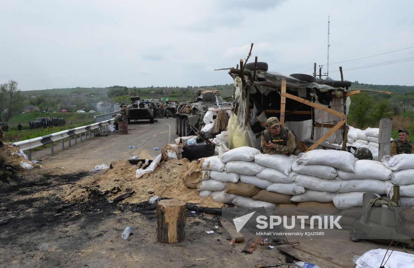 Ukrainian troops launch assault on Slavyansk