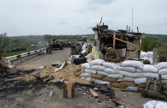 Ukrainian troops launch assault on Slavyansk