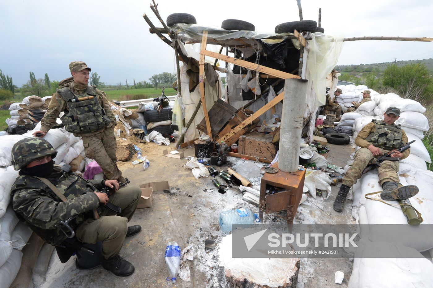 Ukrainian troops launch assault on Slavyansk