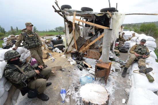 Ukrainian troops launch assault on Slavyansk