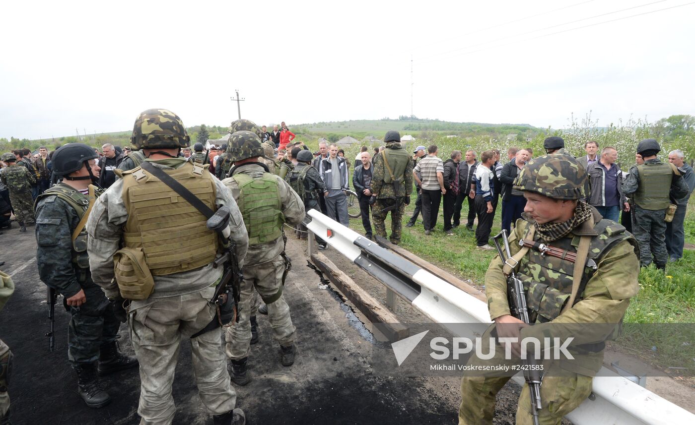 Ukrainian troops launch assault on Slavyansk