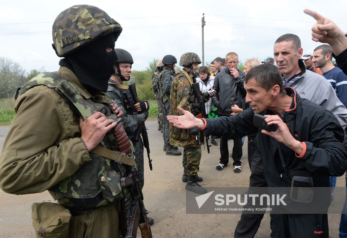 Ukrainian troops launch assault on Slavyansk