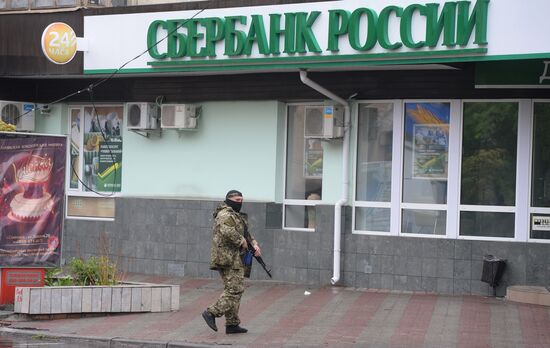 Ukrainian troops launch assault on Slavyansk