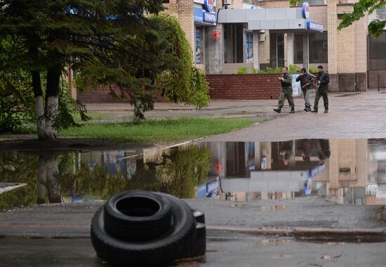 Ukrainian troops launch assault on Slavyansk