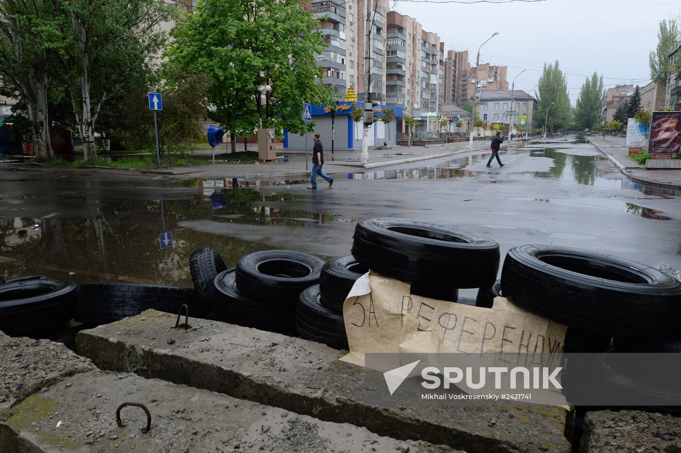 Ukrainian troops launch assault on Slavyansk