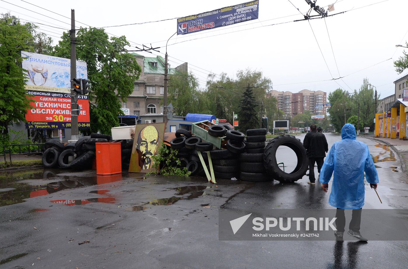 Ukrainian troops launch assault on Slavyansk