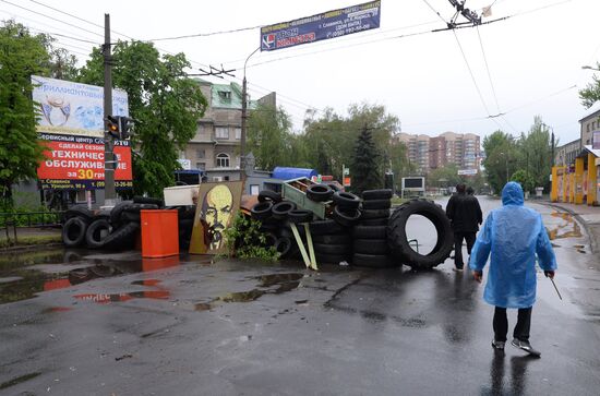 Ukrainian troops launch assault on Slavyansk