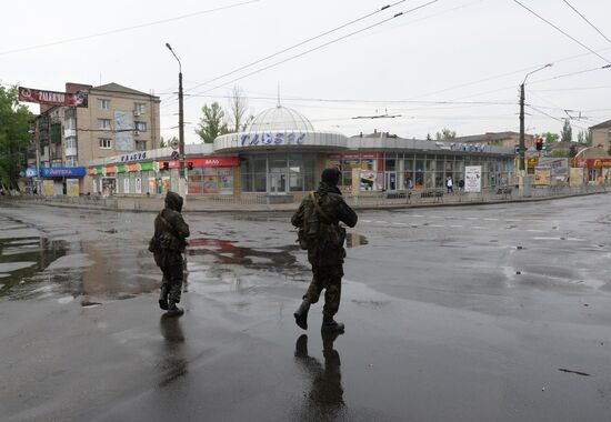 Ukrainian troops launch assault on Slavyansk