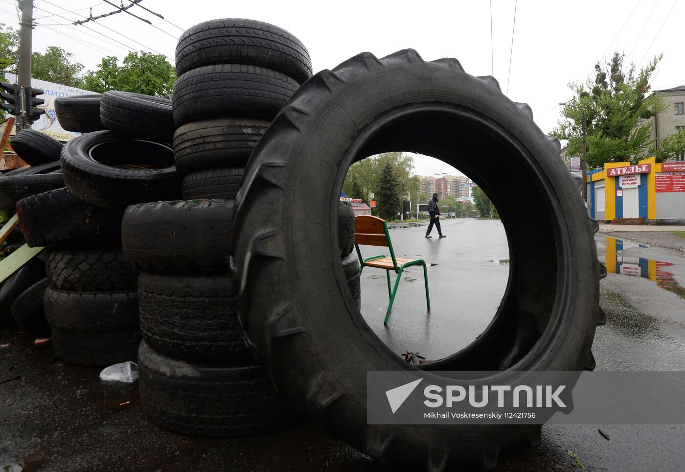 Ukrainian troops launch assault on Slavyansk