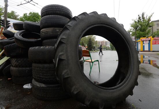 Ukrainian troops launch assault on Slavyansk