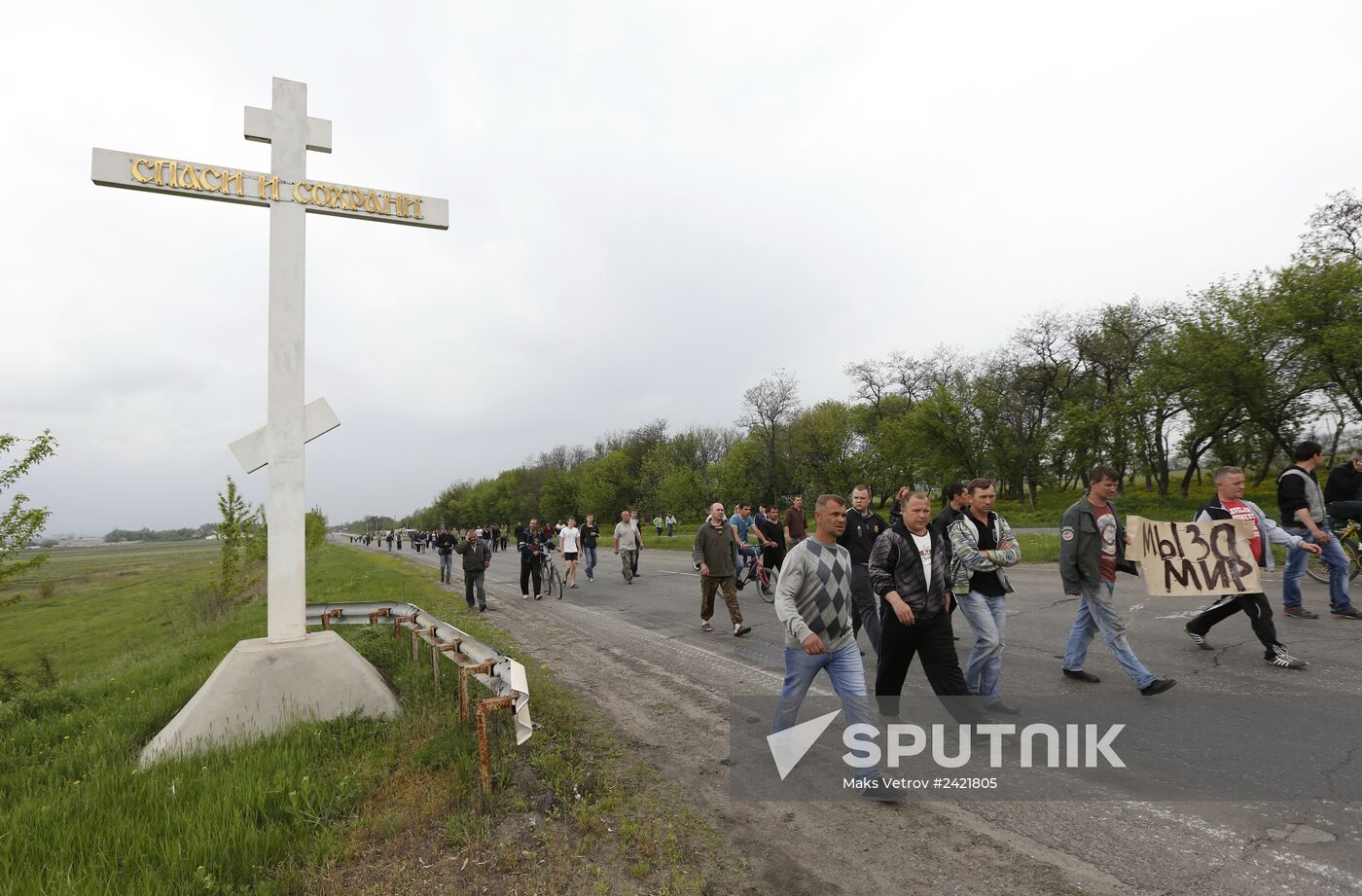 Ukrainian troops launch assault on Slavyansk