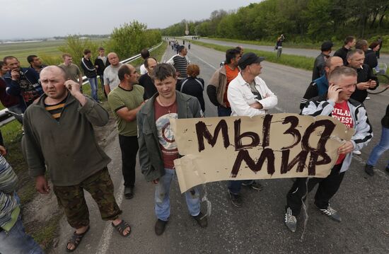 Ukrainian troops launch assault on Slavyansk