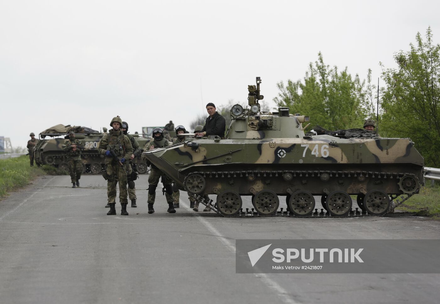 Ukrainian troops launch assault on Slavyansk