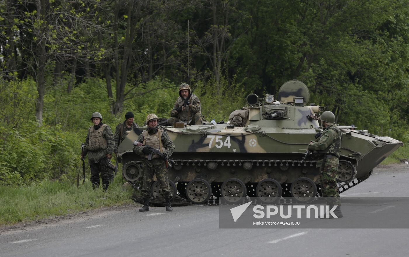 Ukrainian troops launch assault on Slavyansk