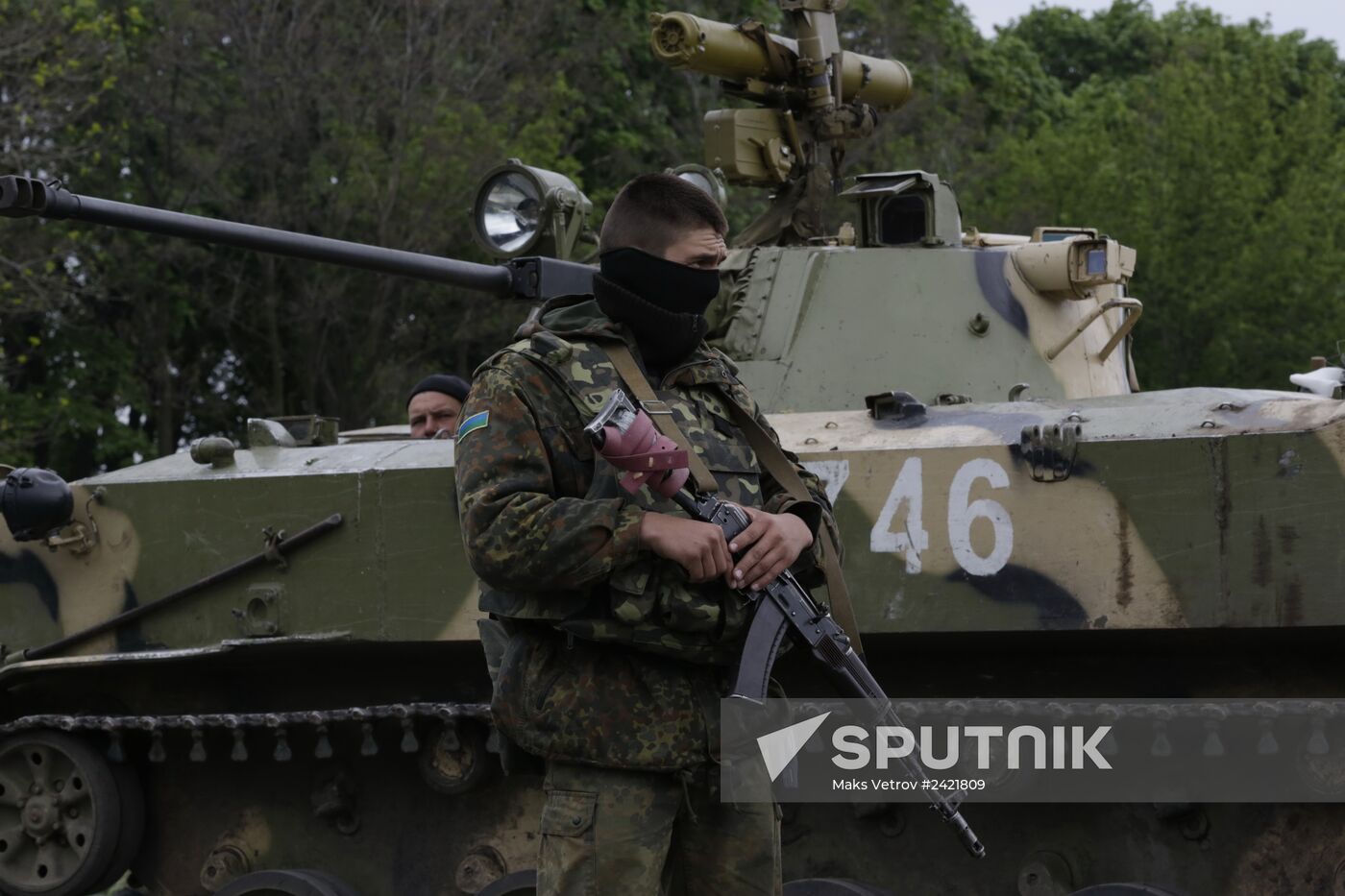 Ukrainian troops launch assault on Slavyansk