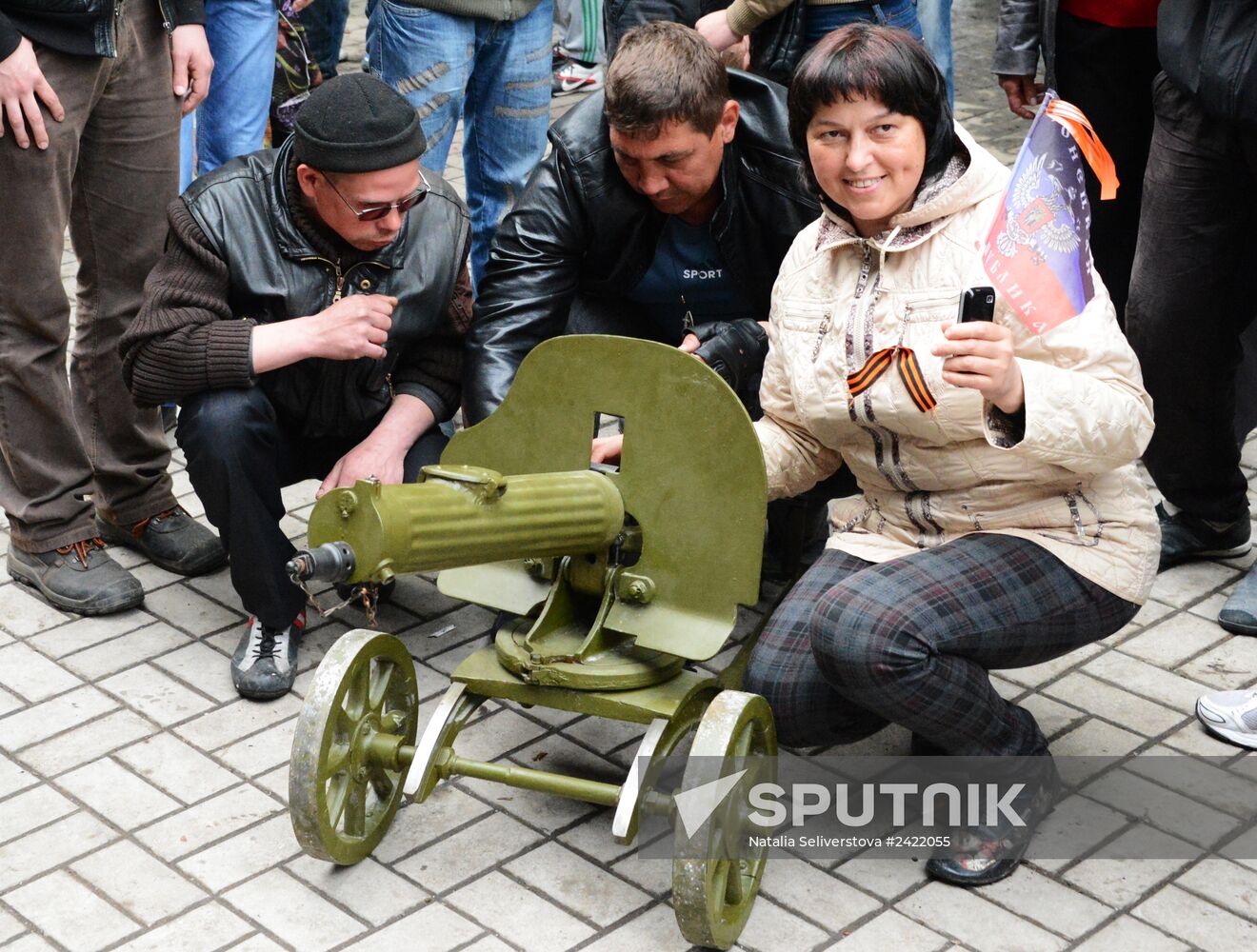 Federalization supporters take over a number of administrative buildings in Donetsk