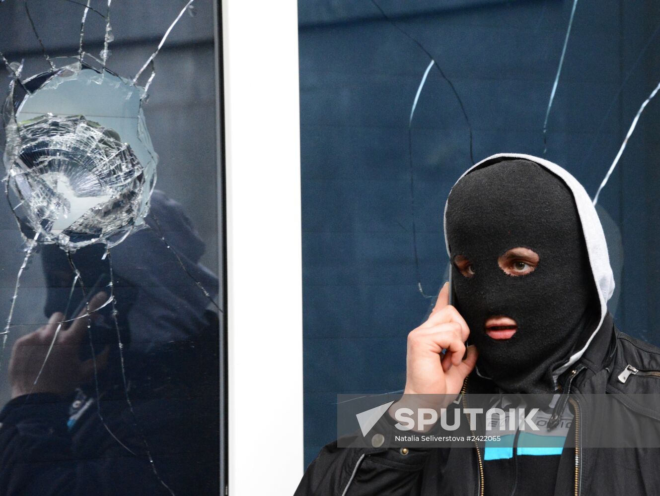 Federalization supporters take over a number of administrative buildings in Donetsk