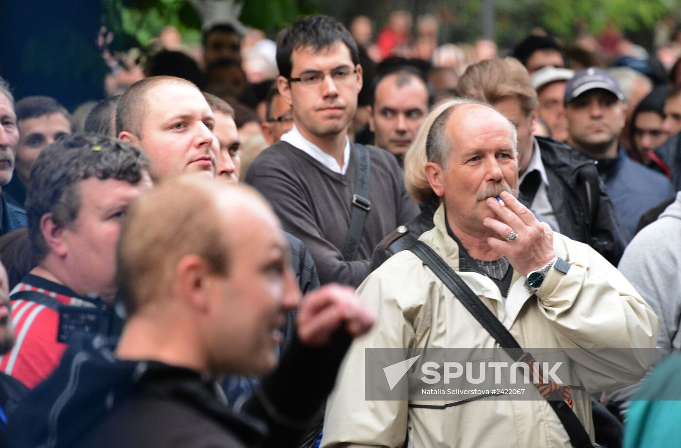 Federalization supporters take over a number of administrative buildings in Donetsk