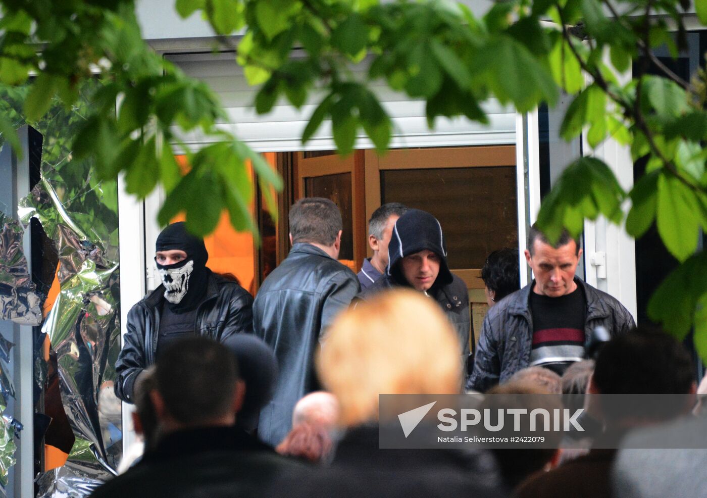 Federalization supporters take over a number of administrative buildings in Donetsk