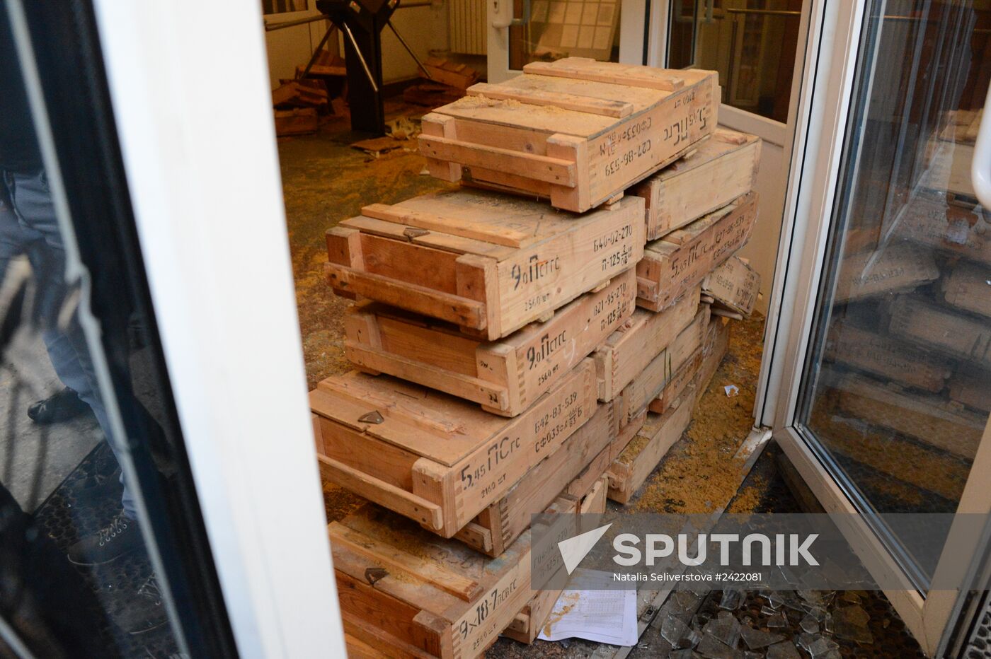 Federalization supporters take over a number of administrative buildings in Donetsk