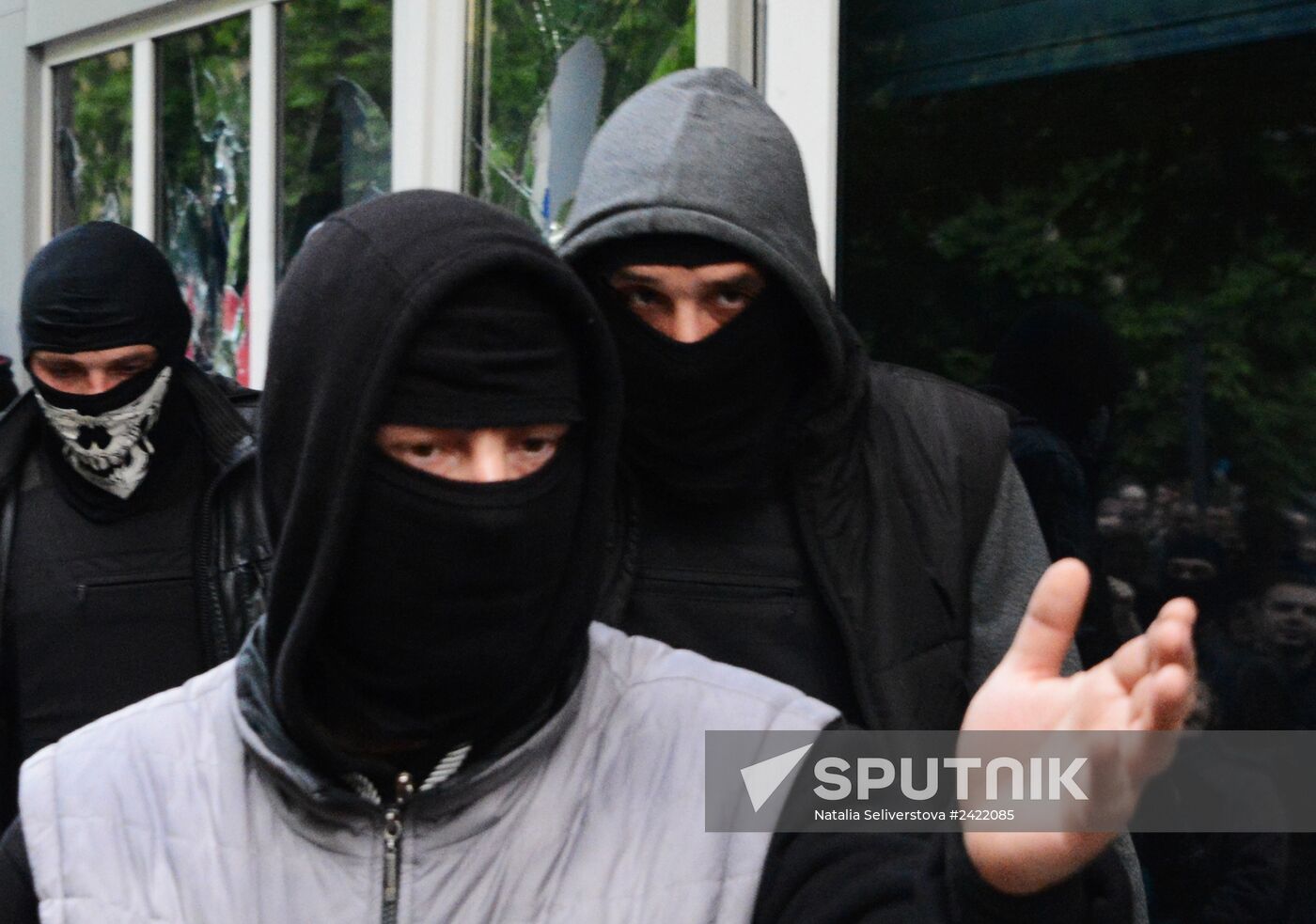 Federalization supporters take over a number of administrative buildings in Donetsk