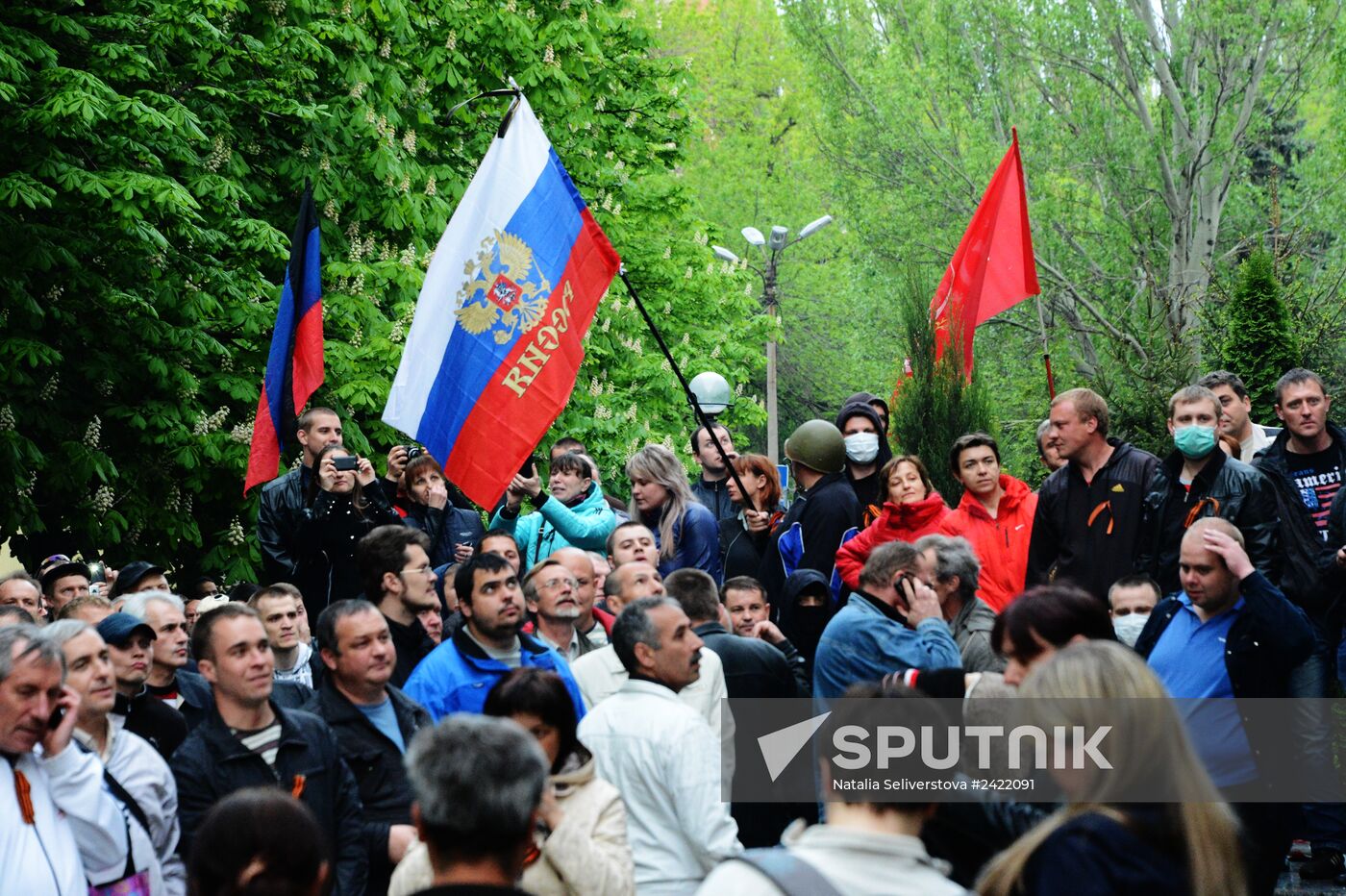 Federalization supporters take over a number of administrative buildings in Donetsk