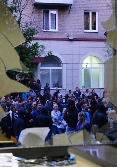 Federalization supporters take over a number of administrative buildings in Donetsk