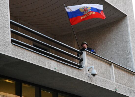 Federalization supporters take over a number of administrative buildings in Donetsk