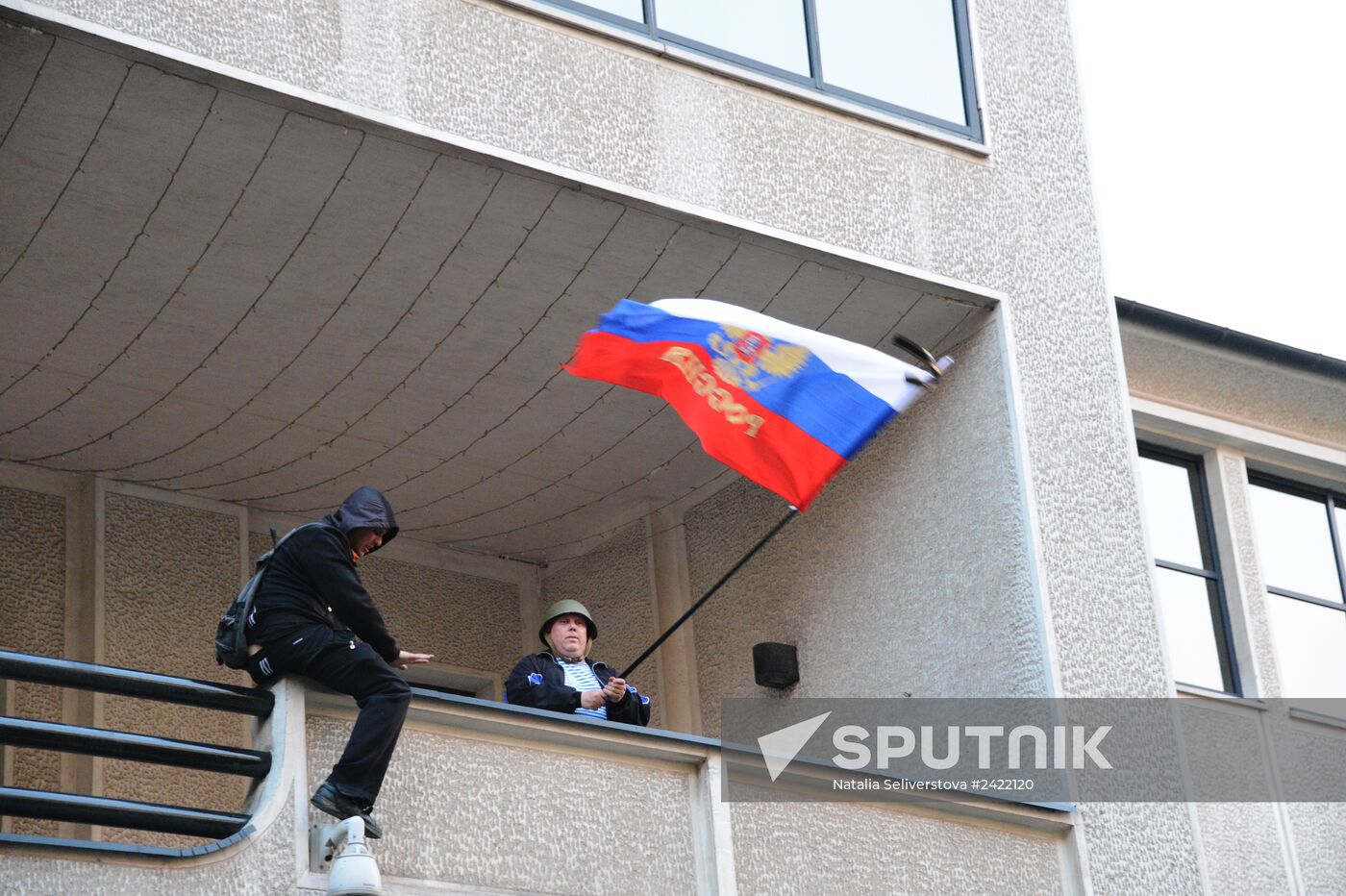 Federalization supporters take over a number of administrative buildings in Donetsk