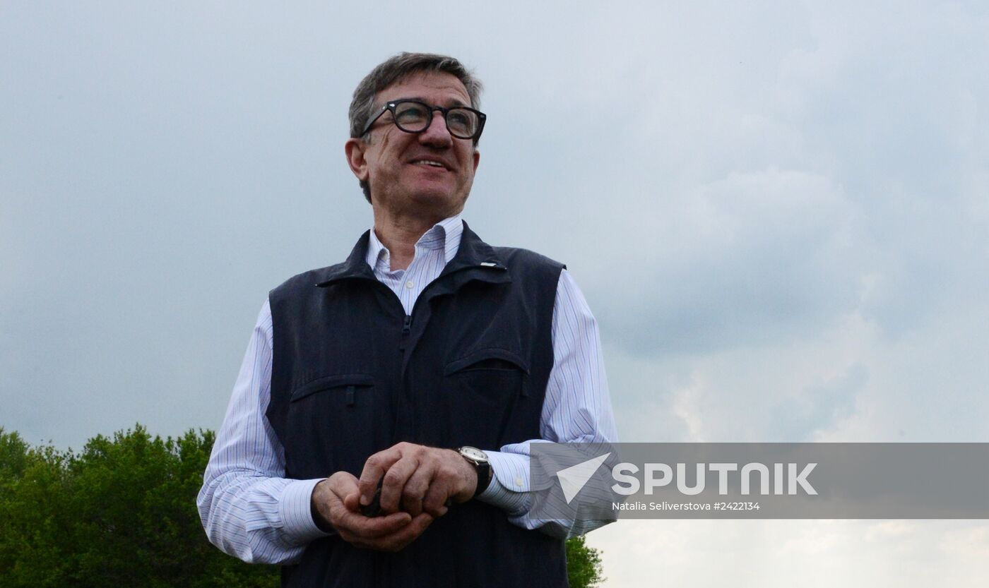 Released OSCE military inspectors arrive in Donetsk